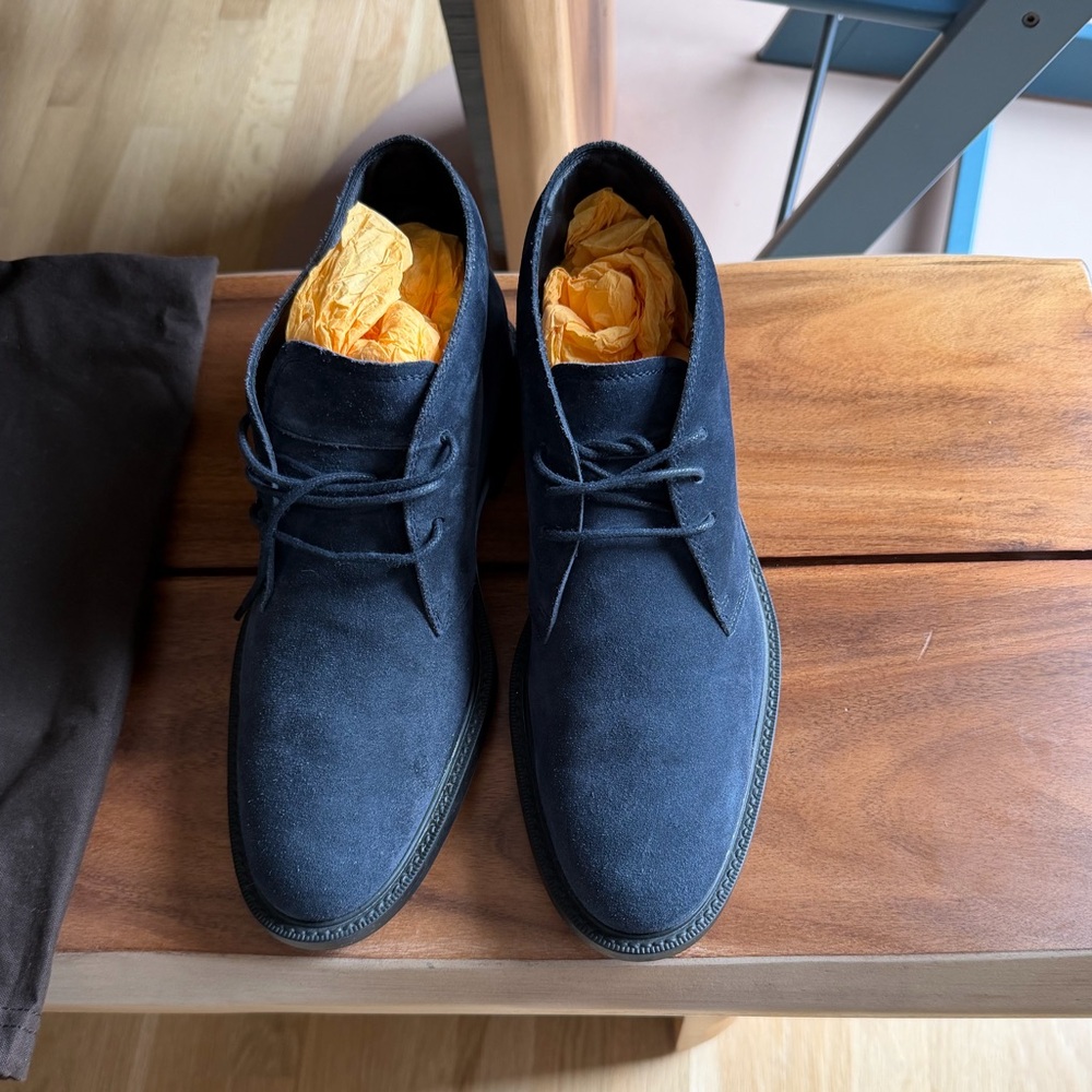 MENS TOD'S CHUKKA BOOTS in blue suede